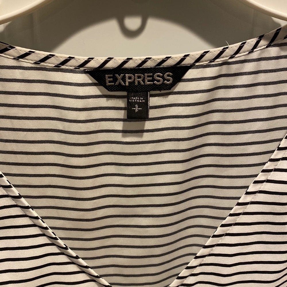 Express Top - Picture 2 of 7